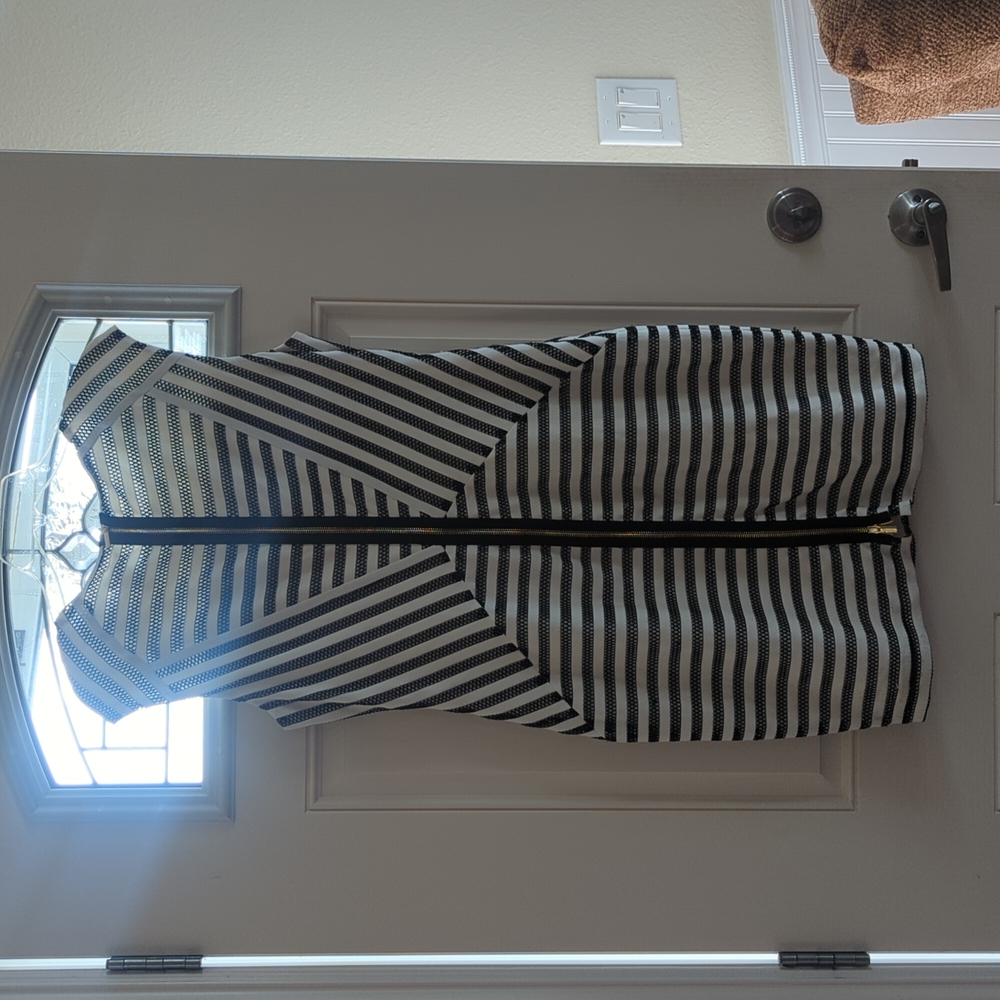 Cache dress - Picture 4 of 4